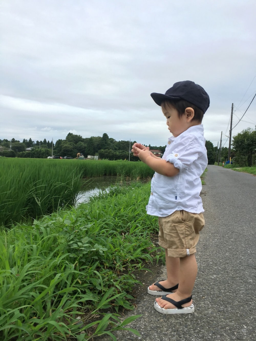 「kids、男の子、キャップ部」｜「ZARA KIDSのアイテム（シャツ/ブラウス、ホワイト系）」を使った、totoさん（キッズ・80cm）の夏コーディネートの1枚目の写真