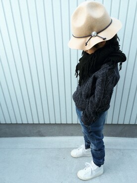「アイテム（ストール/ショール、ブラック系）」を使った、nanaさん（キッズ・110cm）の秋コーディネート
