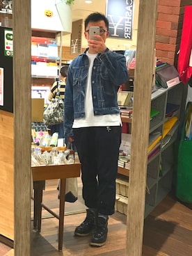 「Levi's（リーバイス）のアイテム（デニムジャケット、ブルー系）」を使った、Yoshiotaniさん（メンズ・170cm）の秋コーディネート
