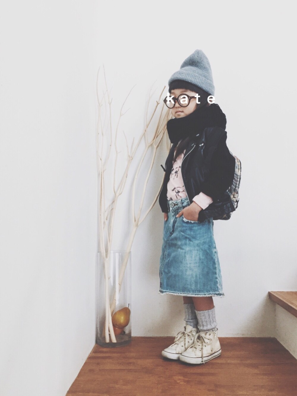 「キッズコーデ、女の子、ライダース、デニムスカート」｜「UNIQLOのアイテム（ライダースジャケット、ブラック系）」を使った、oookatekiyoooさん（キッズ・120cm）の冬コーディネートの1枚目の写真