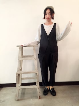 「アイテム（オールインワン・サロペット、ブラック系）」を使った、寺前 咲恵さん（レディース・162cm）の秋コーディネート