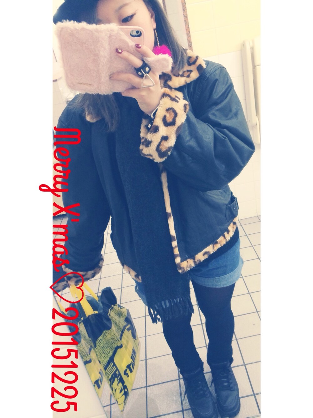 「Vivienne Westwood、used、ライダース、デニムショートパンツ、TOMMY HILFIGER、レッグウォーマー、厚底シューズ」｜「usedのアイテム（ライダースジャケット、ブラック系）」を使った、ascさん（レディース・151cm）の冬コーディネートの1枚目の写真