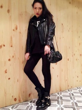 「Alexander Wang」｜「アイテム（ライダースジャケット）」を使った、Charmaine さん（レディース・164cm）の冬コーディネート