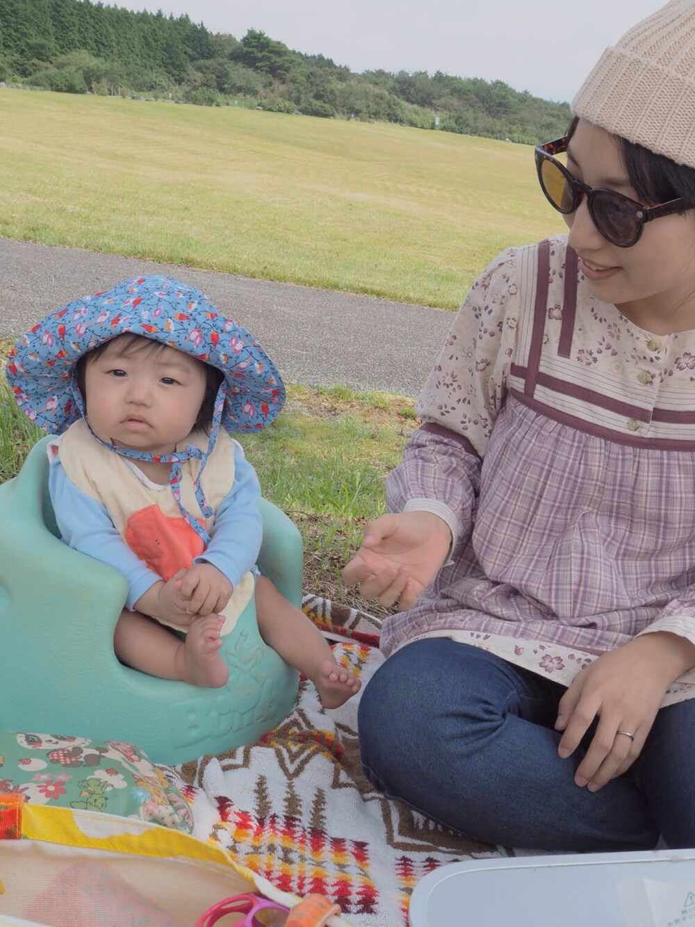 「4カ月、ベビー、女の子、petit bateau、ハット」｜「PETIT BATEAUのオウムプリントクロシェ（ハット、ブルー系）」を使った、たまらさん（キッズ・60cm）の秋コーディネートの1枚目の写真