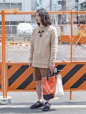 「ANDREA POMPILIO（アンドレアポンピリオ）のアイテム（スウェット）」を使った、Wallace & Murronさん（メンズ・180cm）の春コーディネート