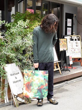 「my beautiful landlet（マイビューティフルランドレット）のアイテム（スラックス）」を使った、Wallace & Murronさん（メンズ・180cm）の夏コーディネート