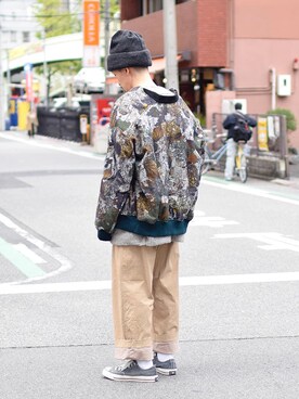 「my beautiful landlet（マイビューティフルランドレット）のアイテム（MA-1）」を使った、Wallace & Murronさん（メンズ・180cm）の秋コーディネート