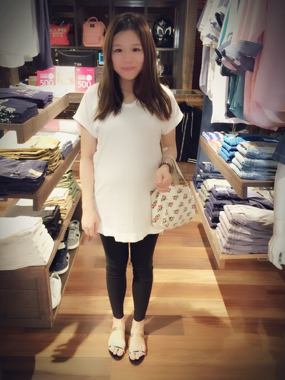 「ootd、妊婦」｜「UNIQLOのアイテム（シャツワンピース、ホワイト系）」を使った、Ariel.12さん（レディース・160cm）の秋コーディネートの1枚目の写真