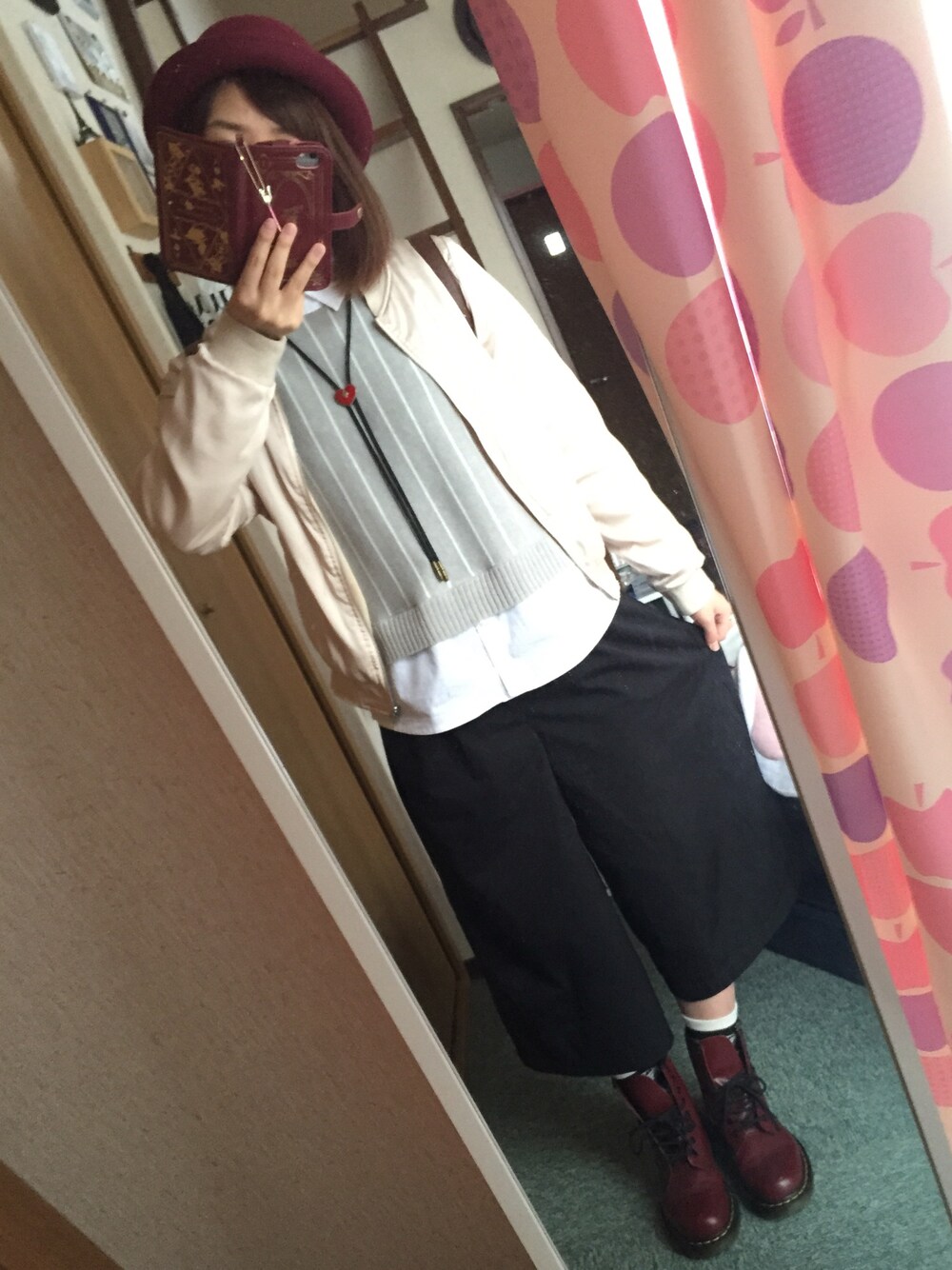 「ガウチョパンツ、ボーラーハット、ループタイ」｜「Dr. MartensのDr.Martens (ドクターマーチン)/1460 8ホールブーツ（ブーツ、レッド系）」を使った、emさん（レディース・157cm）の春コーディネートの1枚目の写真