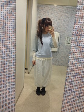 「NICE CLAUP（ナイスクラップ）のトップス
（Tシャツ/カットソー、ブルー系）」を使った、mamikoさん（レディース・156cm）の春コーディネート