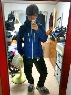 「アイテム（マウンテンパーカー、ブルー系）」を使った、ryoutaさん（メンズ・175cm）の秋コーディネート