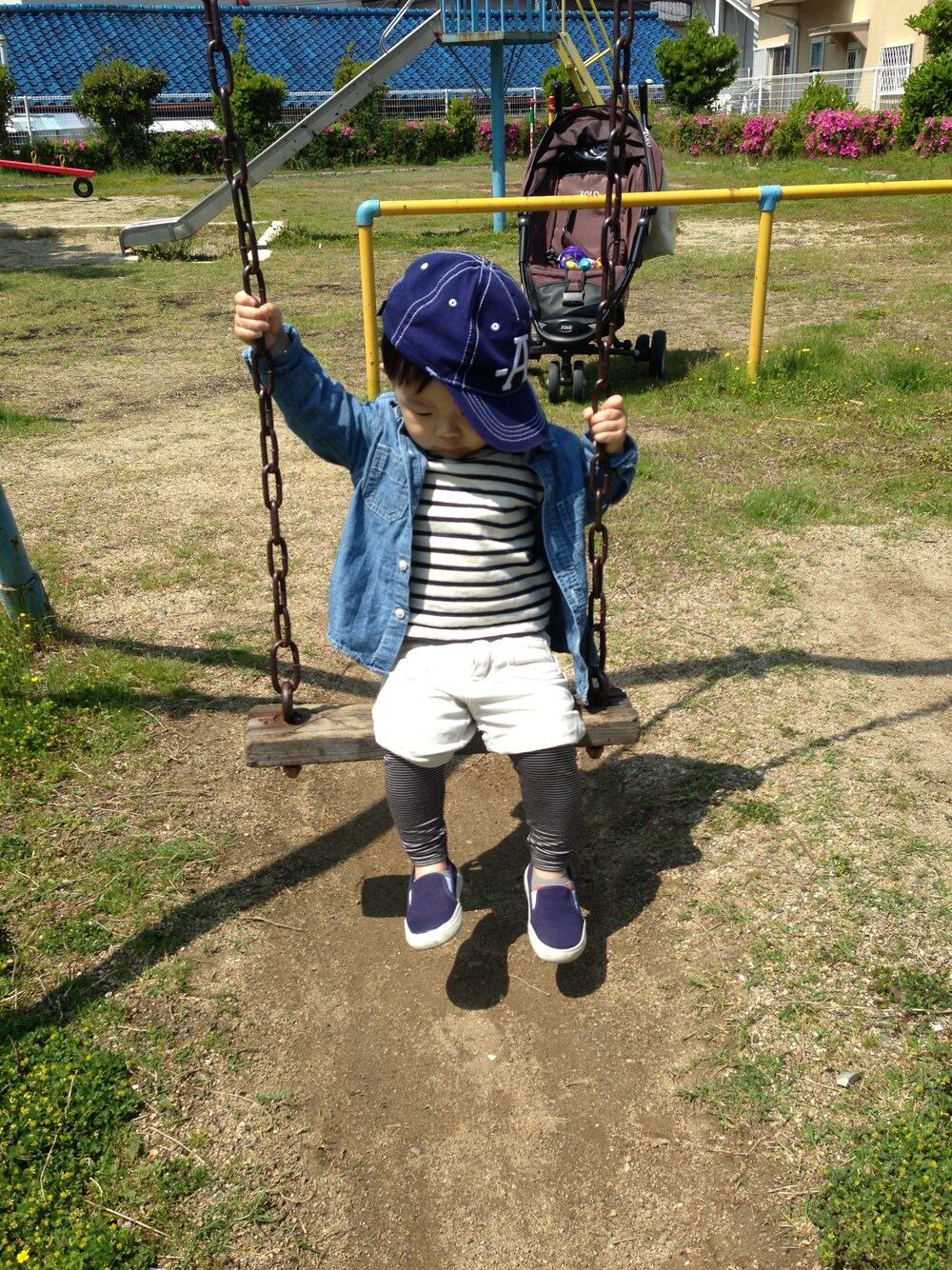 「ボーダー、ショートパンツ、キッズコーデ、公園スタイル」｜「スリッポン（その他シューズ、その他）」を使った、mumuさん（キッズ・80cm）の春コーディネートの1枚目の写真