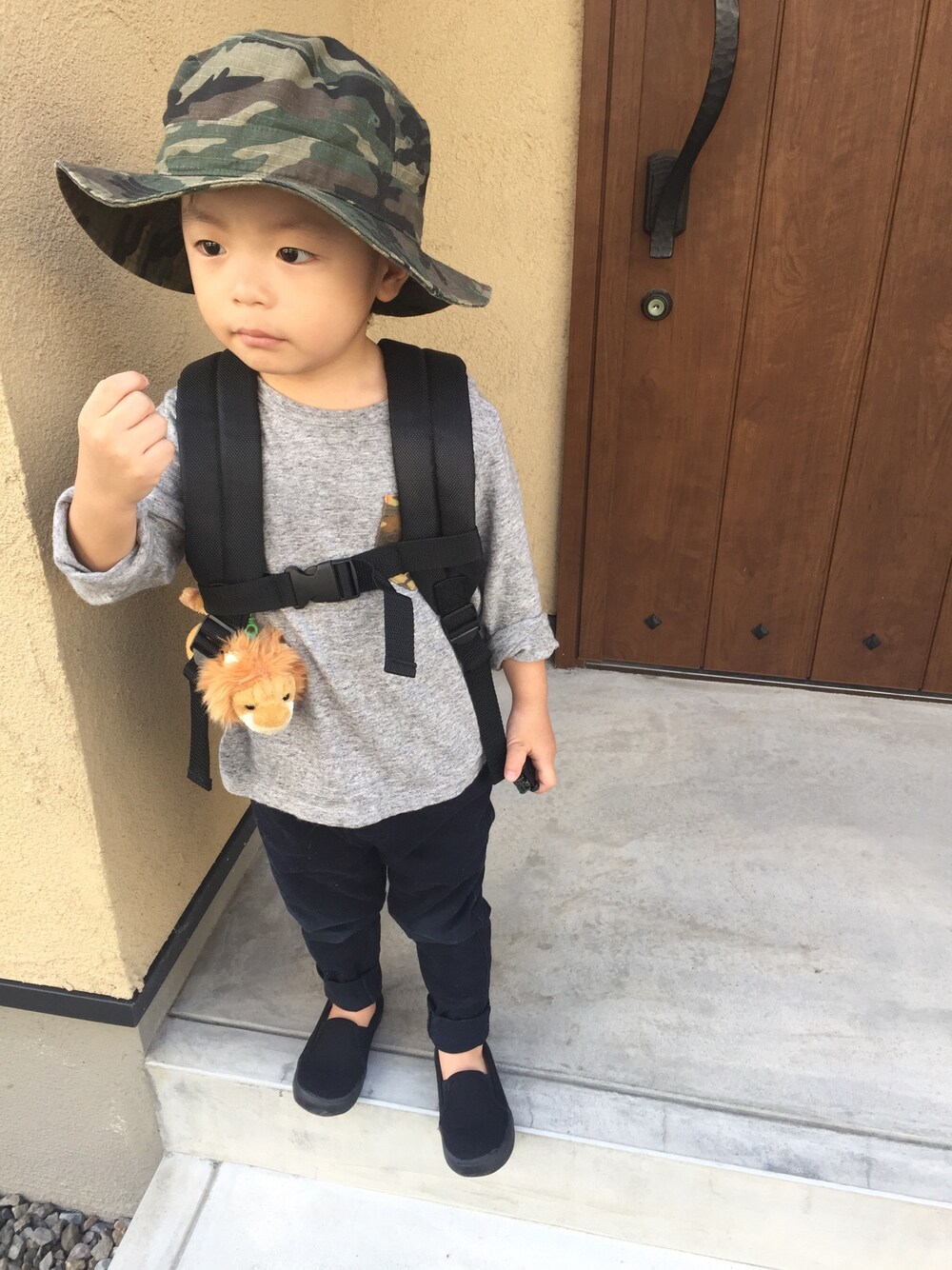 「カモフラ、男の子、リュック、UNIQLO、スリッポン、ハット、2歳」｜「GUのアイテム（ハット、グリーン系）」を使った、mumuさん（キッズ・90cm）の秋コーディネートの1枚目の写真