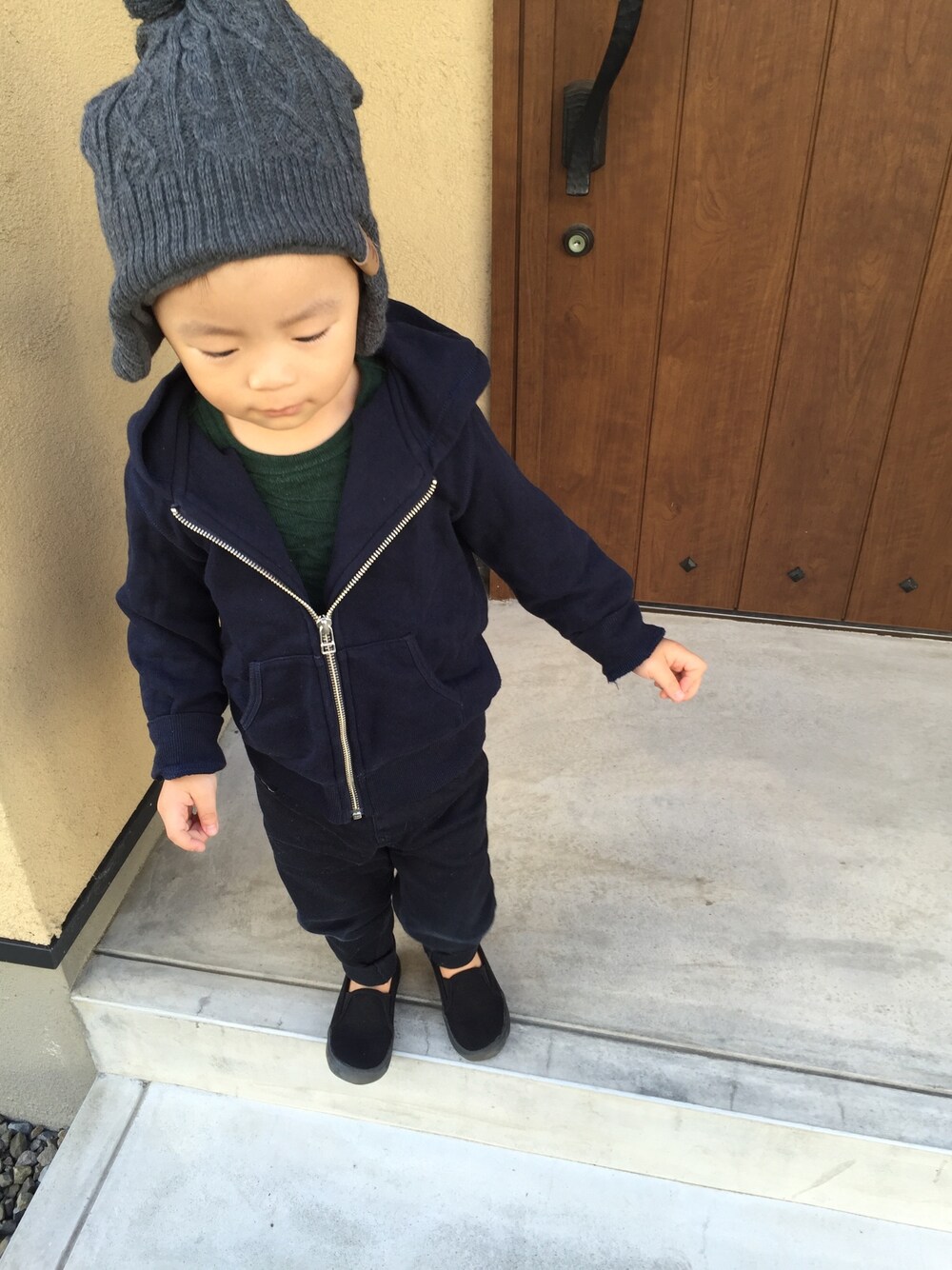 「パーカー、ニット帽、2歳、男の子」｜「GLOBAL WORKのカラージップパーカKIDS/554539（パーカー、ブルー系）」を使った、mumuさん（キッズ・90cm）の秋コーディネートの1枚目の写真