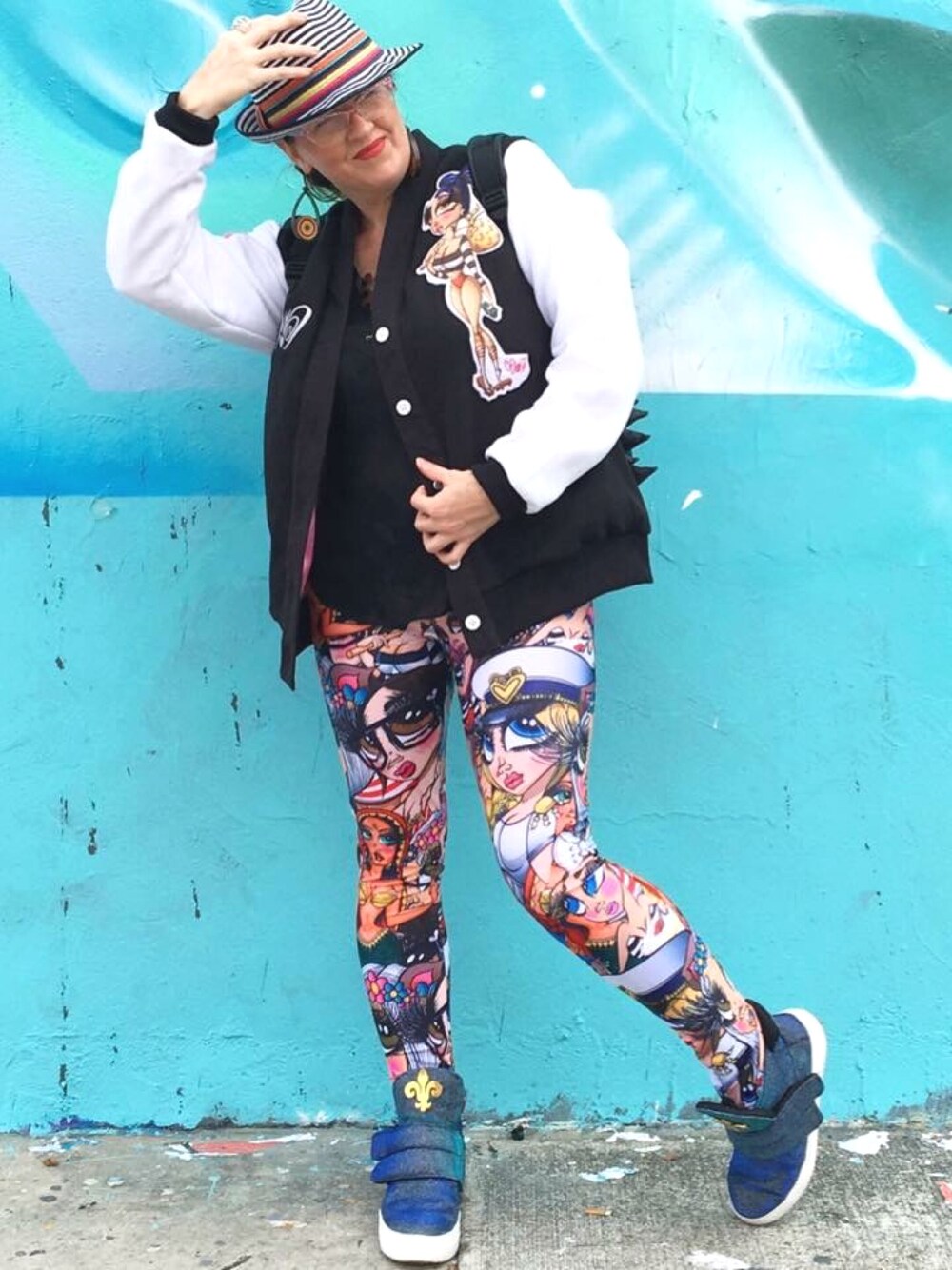 「ootd、outfit、NYC、SandOne、CantTouchThisStyle、fashion、STYLE、stylenyc、NYCstyle、streetstyle」｜「Street Artist Sand Onerのアイテム（レギンス/スパッツ、その他）」を使った、CantTouchThisStyleさん（レディース・160cm）の夏コーディネートの1枚目の写真