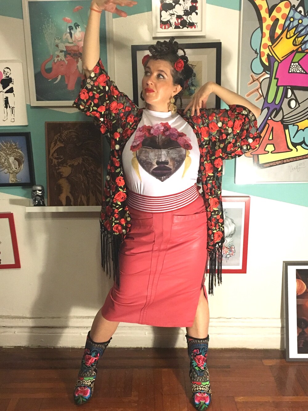 「floral_Tbrand、ootd、AllFloralEverything、STYLE、fashion、NYC、CantTouchThisStyle、embroidered、stylist、streetstyle」｜「East Village Vintage Collective NYCのアイテム（ベルト、レッド系）」を使った、CantTouchThisStyleさん（レディース・160cm）の秋コーディネートの1枚目の写真