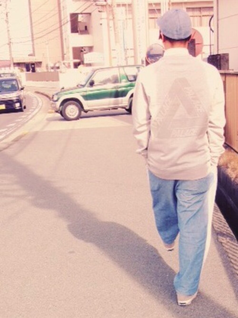 「palace、converse、onestar、supreme、UNIQLO」｜「PALACEのアイテム（スウェット、グレー系）」を使った、かずまろ（´-`）さん（メンズ・170cm）の冬コーディネートの1枚目の写真