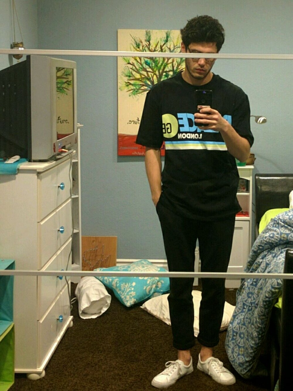 「palace、skate、grime」｜「asosのアイテム（その他パンツ、ブラック系）」を使った、mikelさん（メンズ・178cm）の春コーディネートの1枚目の写真
