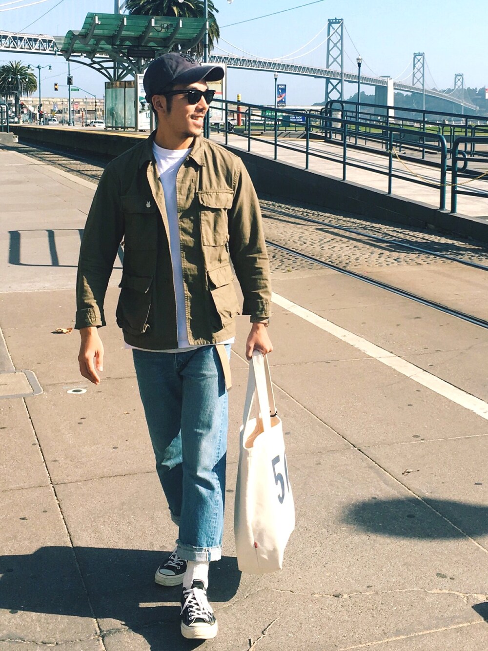 「ootd、outfit、ray ban、orslow、journal standard、military、converse、秋のコーデ」｜「JOURNAL STANDARD relumeのアイテム（ミリタリージャケット、グリーン系）」を使った、HsuJinWeiさん（メンズ・173cm）の秋コーディネートの1枚目の写真