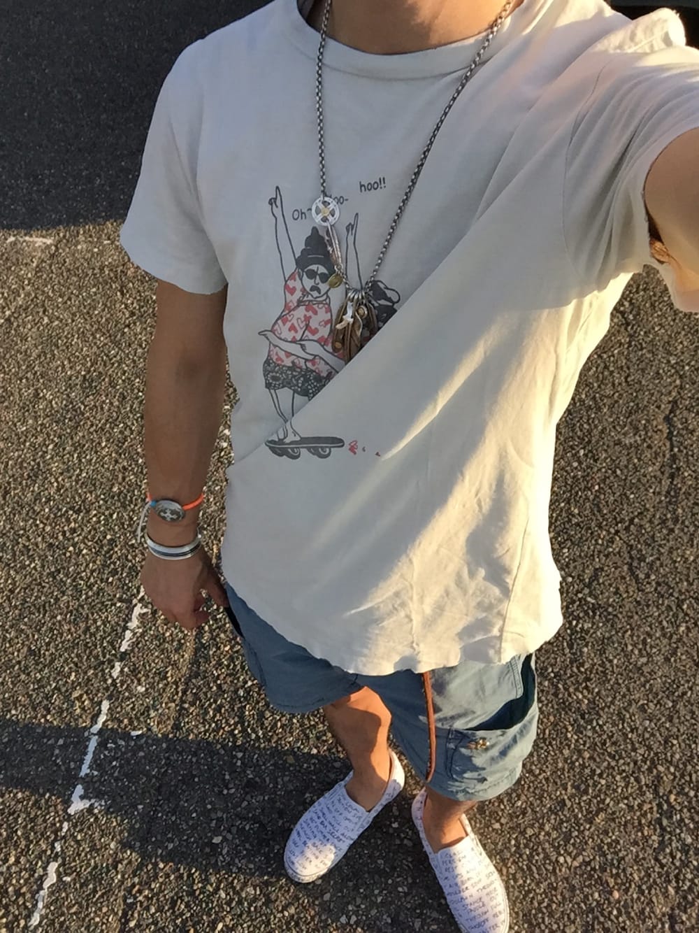 「REMI RELIEF、レミレリーフ、VANS、Tシャツ、白Tシャツ、ハーフパンツ、短パン、サマースタイル、夏コーデ、スニーカー」｜「REMI RELIEFのREMI RELIEF （レミレリーフ） スペシャル加工Tシャツ OZISAN (504)（Tシャツ/カットソー、ホワイト系）」を使った、mame3670さん（メンズ・165cm）の夏コーディネートの1枚目の写真