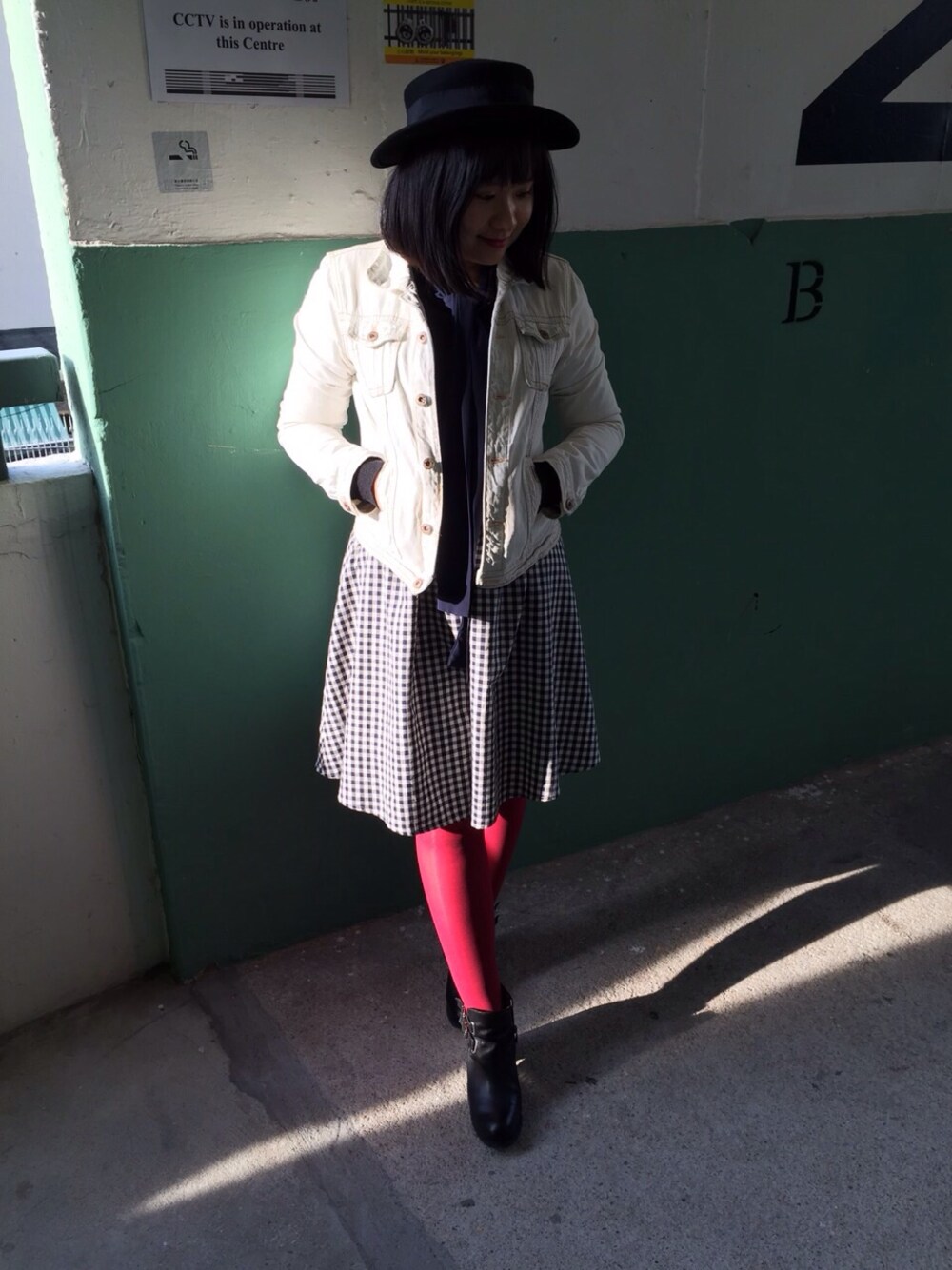 「no brandのアイテム（レギンス/スパッツ、レッド系）」を使った、北部子さん（レディース・161cm）の冬コーディネートの1枚目の写真