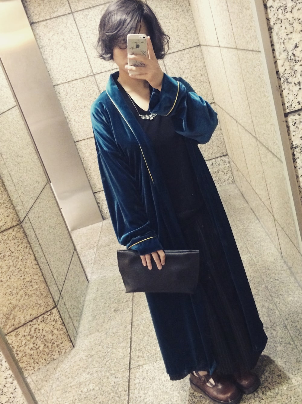「古着、古着MIX、used、used mix、ベロア、ガウン、オールブラック、寒色系、マーチン、Dr.Martens」｜「vaz tejenfのアイテム（その他アウター、グリーン系）」を使った、a ya mi ◯さん（レディース・155cm）の冬コーディネートの1枚目の写真