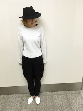 「ブラック×ホワイト」｜「アイテム（その他シューズ）」を使った、こばやしきえさん（レディース・168cm）の秋コーディネート