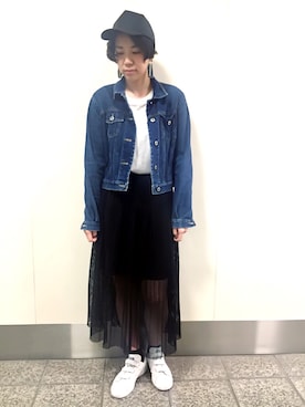 「ブラック×ホワイト」｜「アイテム（デニムジャケット）」を使った、こばやしきえさん（レディース・168cm）の春コーディネート