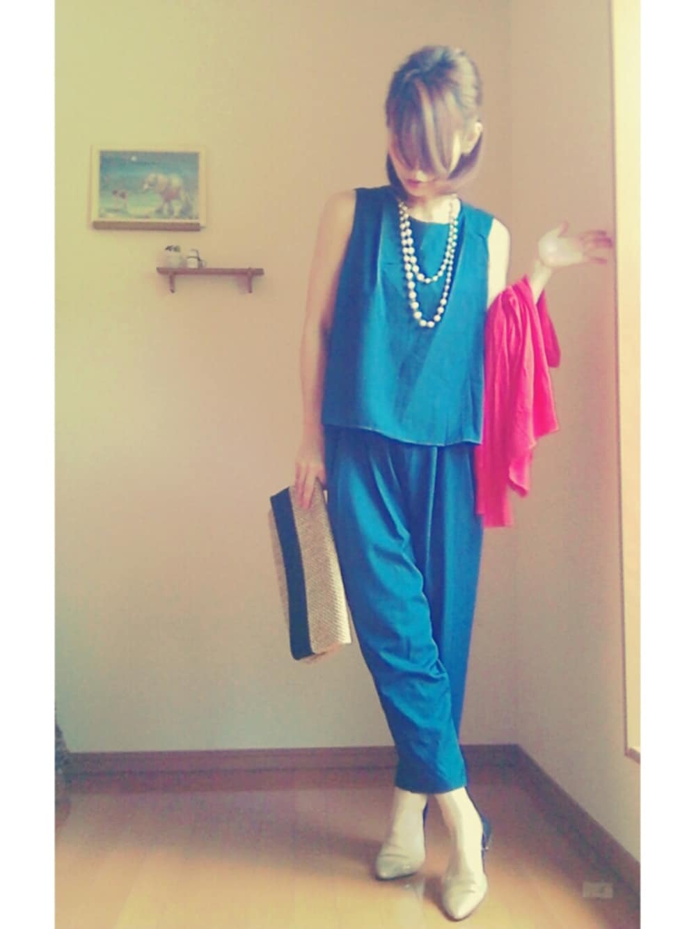 その他のシューズ、その他のバッグ、ブルー系のつなぎ/オールインワンを着用したレディースの夏コーディネートの1枚目の写真