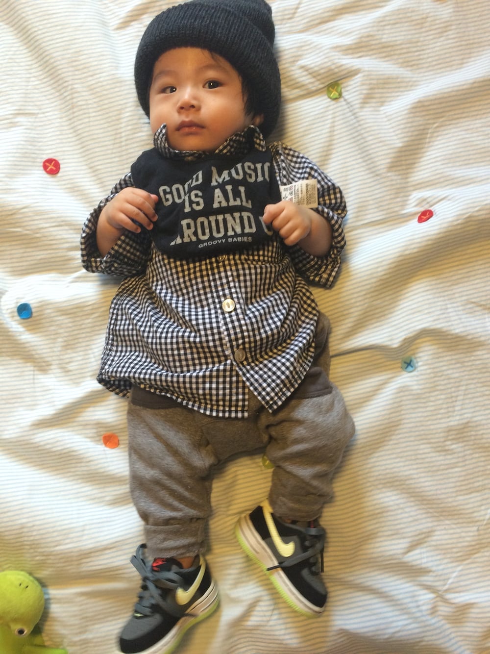 「ニット帽、markey's、H&M、NIKE、赤ちゃん、4ヶ月」｜「MARKEY'Sのアイテム（ニットキャップ/ビーニー、グレー系）」を使った、Senaさん（キッズ・70cm）の秋コーディネートの1枚目の写真