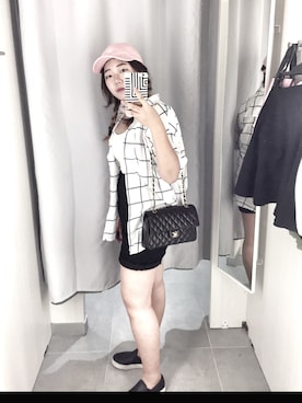 「CHANEL（シャネル）のアイテム（ショルダーバッグ、ブラック系）」を使った、danicaさん（レディース・163cm）の夏コーディネート