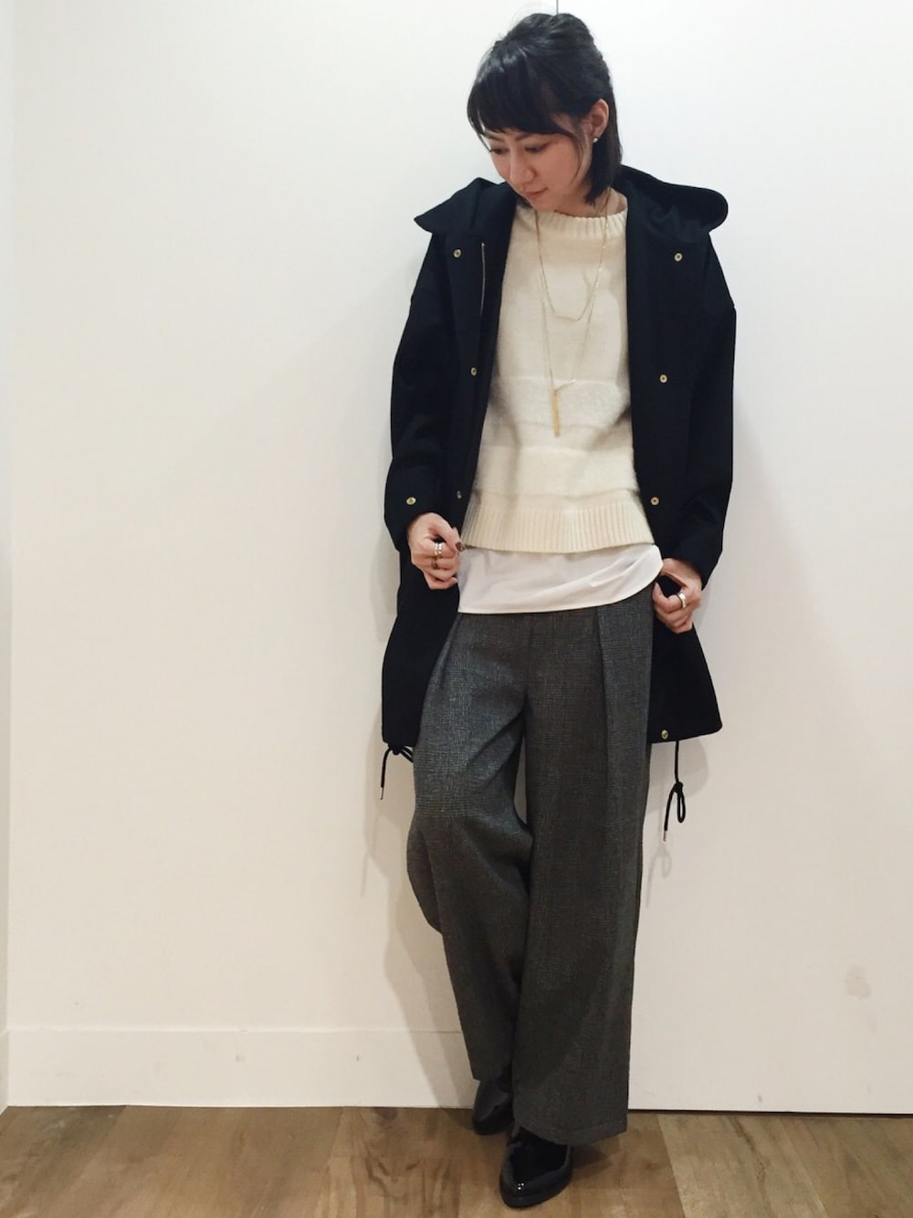 「モノトーン、シンプルコーデ、ドルマン、アウター、ワイドパンツ、パンツスタイル、黒、レイヤード、オトナカジュアル、HARE」｜「HAREの【WEB先行予約】ベルトツキタックワイドパンツ(HARE)（その他パンツ、グレー系）」を使った、inhhhan®さん（レディース・165cm）の秋コーディネートの1枚目の写真