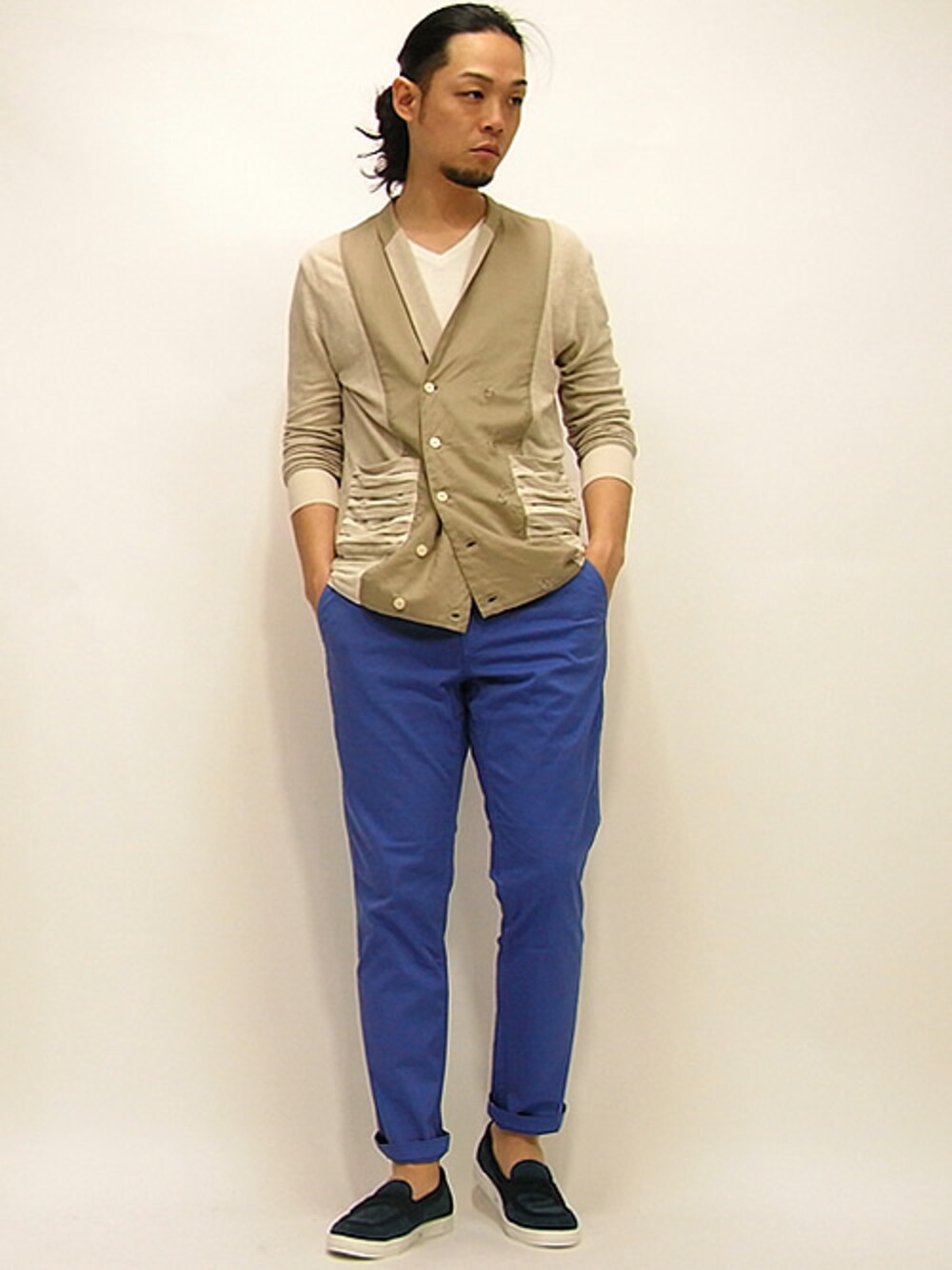 「スリーブラインドマイス、 アルコレッタパドローネ、エンハーモニックタヴァーン」｜「Enharmonic TAVERNのラペル付きダブルカーデ（カーディガン/ボレロ、ベージュ系）」を使った、セキさん（メンズ・180cm）の春コーディネートの1枚目の写真