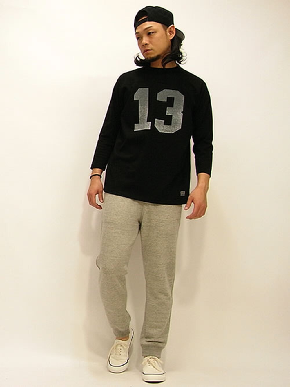 「 カーリー、 フィグベル、チェインギャング」｜「CHAINGANGのフットボールT（Tシャツ/カットソー、ブラック系）」を使った、セキさん（メンズ・180cm）の春コーディネートの1枚目の写真