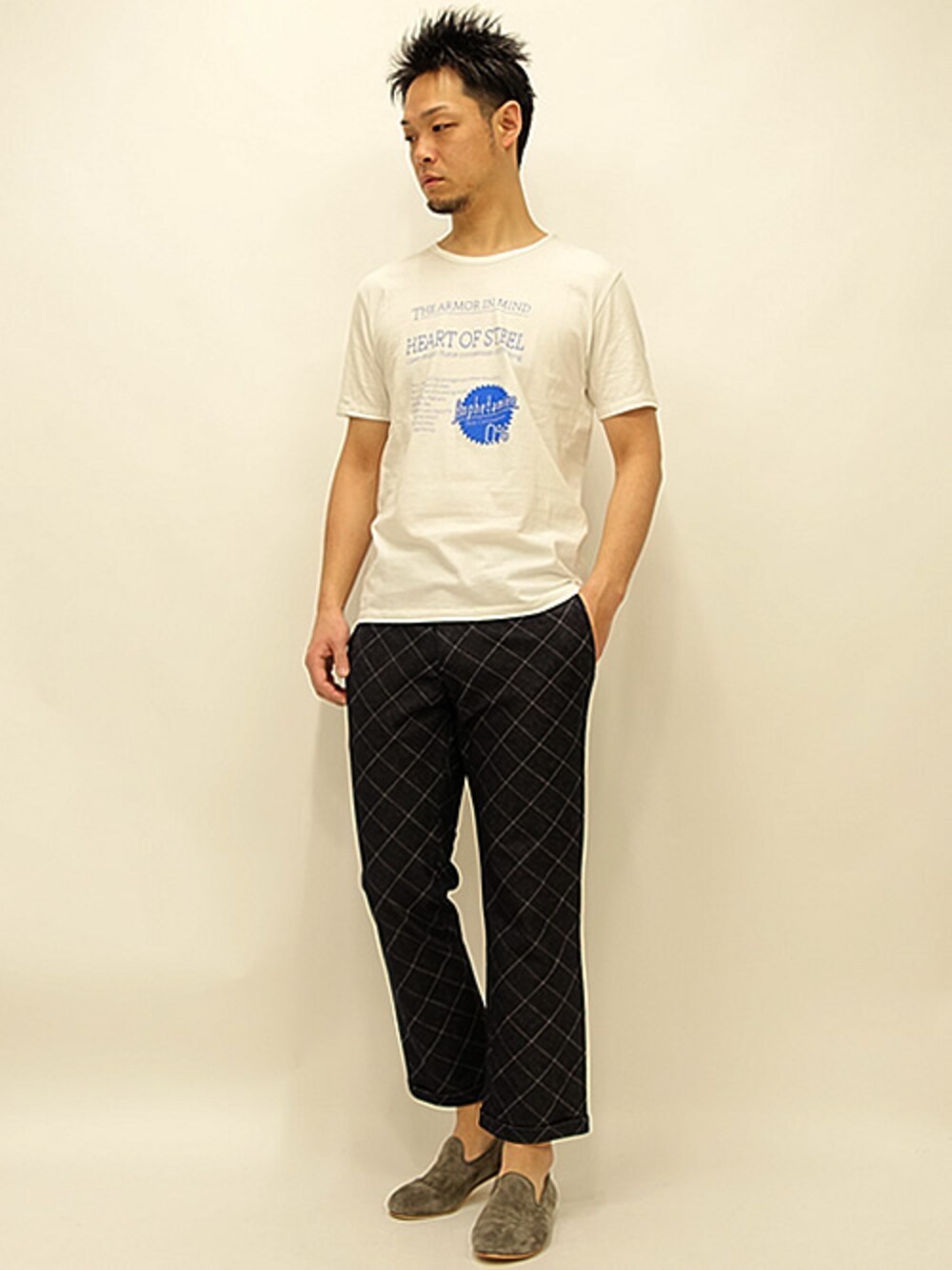 「 プリントTシャツ、 デニムパンツ、オペラシューズ、 クロップドパンツ、 ジャコメッティ、 アルコレッタパドローネ、イチマイルグラトリー、 アンクルカットパンツ」｜「ICHIMILE GRATORYのプリントT"heart of steel"（Tシャツ/カットソー、ホワイト系）」を使った、セキさん（メンズ・180cm）の春コーディネートの1枚目の写真