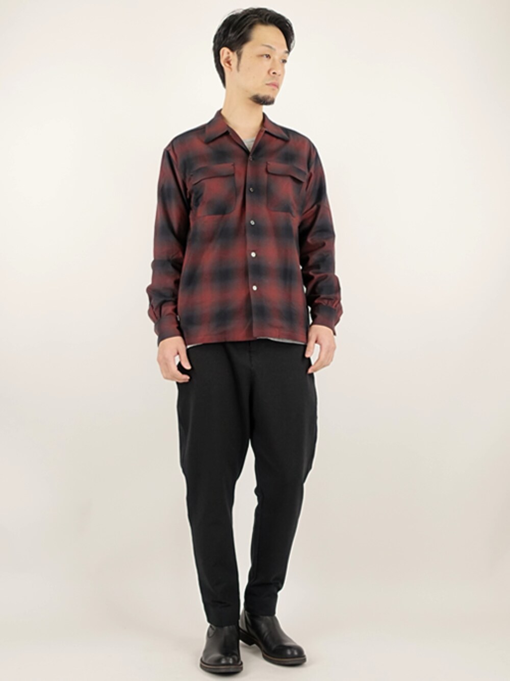 「 パドローネ、 サルエルパンツ、 サンディニスタ、 テーパードパンツ、チェインギャング、 バックジップブーツ、 オンブレチェックシャツ、 オープンカラーシャツ、 ボックスシャツ」｜「CHAINGANGのオンブレチェックシャツ（シャツ/ブラウス、レッド系）」を使った、セキさん（メンズ・180cm）の秋コーディネートの1枚目の写真