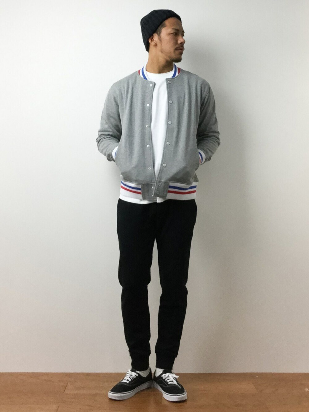 「Dickiesの裏毛アップリケ付きスタジャン（スタジャン、グレー系）」を使った、ryoma nagaokaさん（メンズ・182cm）の春コーディネートの1枚目の写真