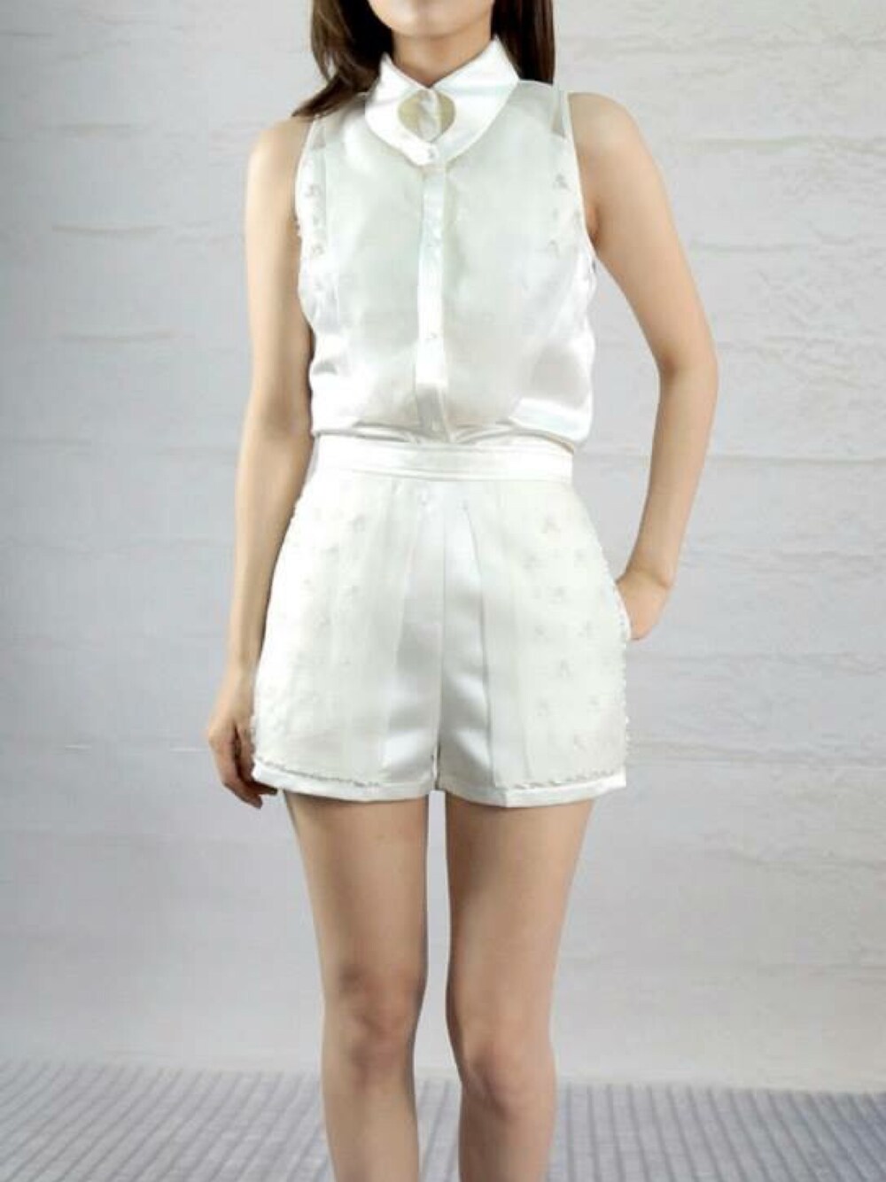 「off white、office style、OFFICIAL、office lady」｜「zhuangのアイテム（スーツベスト、ホワイト系）」を使った、ZHUANGさん（レディース・158cm）の夏コーディネートの1枚目の写真