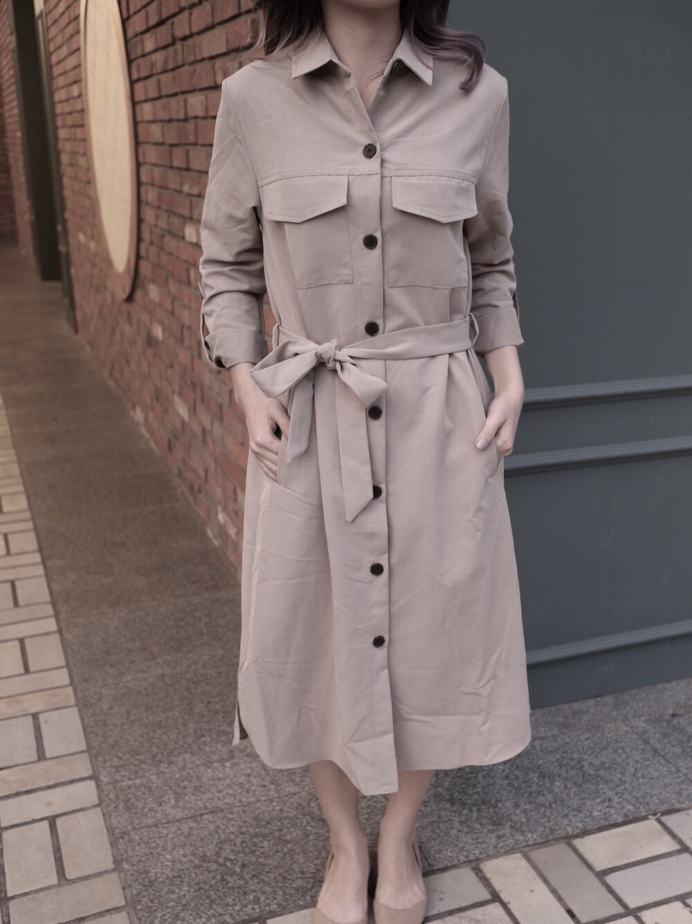 「korea、shirtdress」｜「zhuangのアイテム（シャツワンピース、ベージュ系）」を使った、ZHUANGさん（レディース・158cm）の秋コーディネートの1枚目の写真