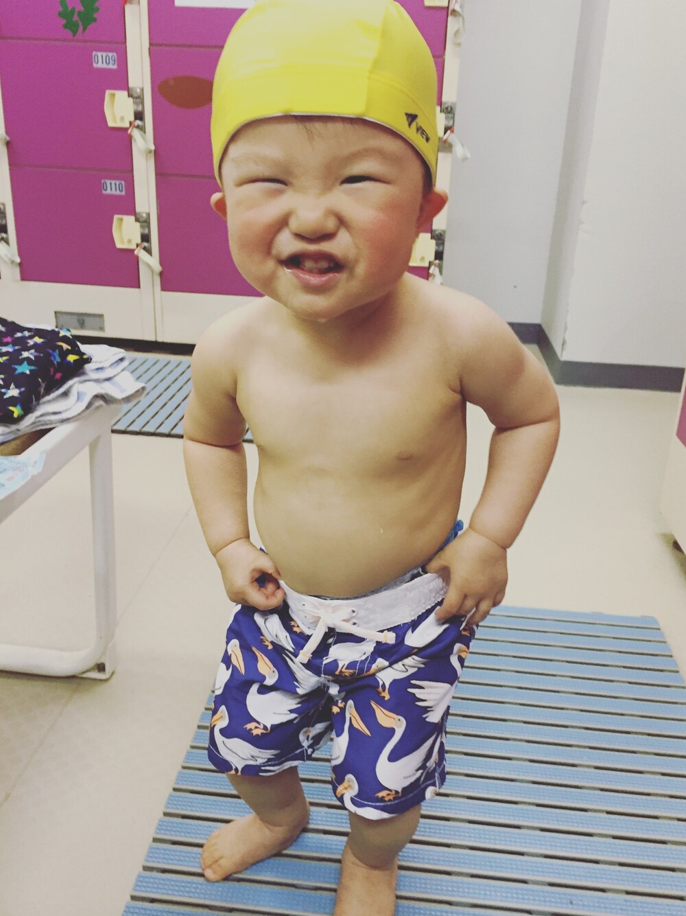 「プール、水着、1歳、おとこのこ」｜「babyGAPのアイテム（水着、ブルー系）」を使った、H☺︎Kさん（キッズ・80cm）の春コーディネートの1枚目の写真