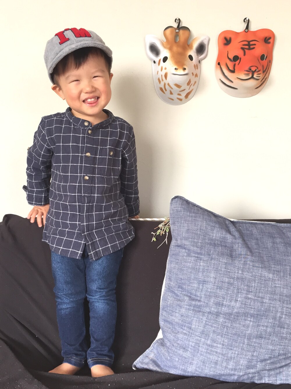 「シンプルコーデ、カジュアル、ノーカラーシャツ、キャップ、おとこのこ、2歳」｜「H&Mのアイテム（シャツ/ブラウス、ブルー系）」を使った、H☺︎Kさん（キッズ・80cm）の秋コーディネートの1枚目の写真