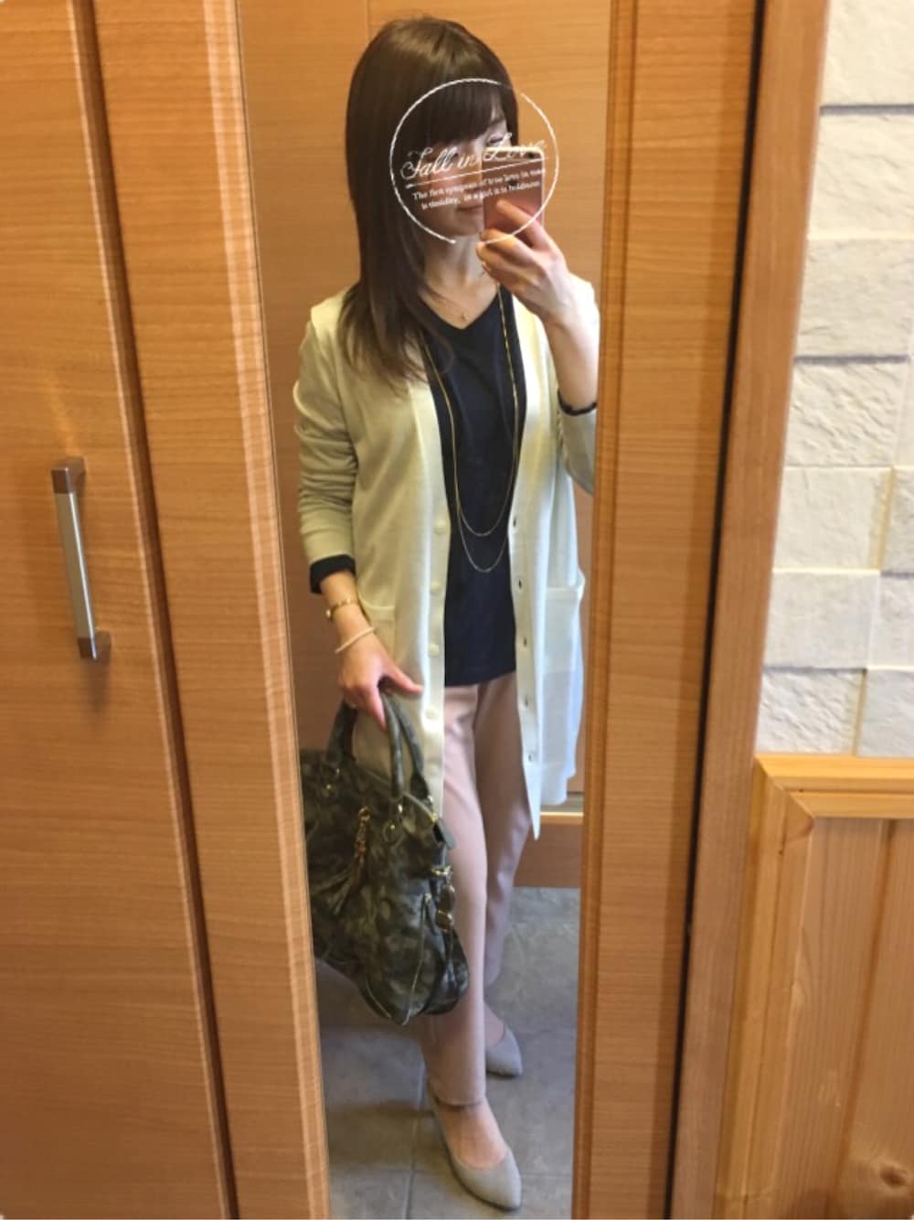 「UNIQLOのアイテム（カーディガン/ボレロ、ホワイト系）」を使った、mayさん（レディース・157cm）の春コーディネートの1枚目の写真
