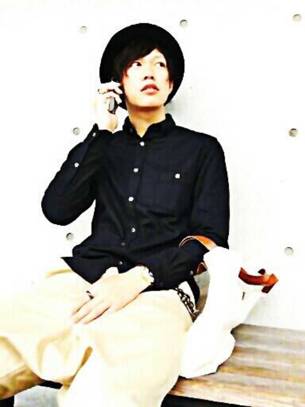 「ボーラーハット、黒、チノパン、サルエルパンツ、ハット」｜「LORINZAの【CAMEL LORINZA】 Pocket Shirt（シャツ/ブラウス、ブルー系）」を使った、○さん（メンズ・187cm）の冬コーディネートの1枚目の写真