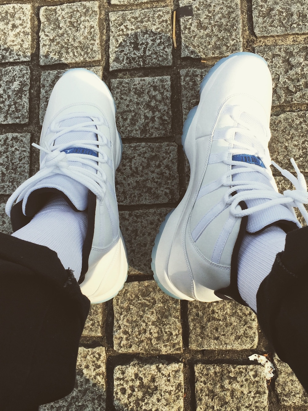 「スニーカー、ナイキ、NIKE、AIR JORDAN、Jordan、Jordan11、レジェンドブルー」｜「AIR JORDANのアイテム（スニーカー、ホワイト系）」を使った、○さん（メンズ・187cm）の春コーディネートの1枚目の写真