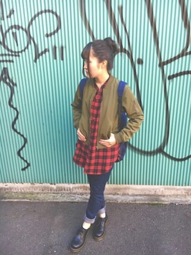 「赤チェック」｜「アイテム（ミリタリージャケット）」を使った、Honoka☄️さん（レディース・158cm）の秋コーディネート