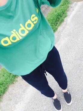 「adidas（アディダス）のアイテム（Tシャツ/カットソー、グリーン系）」を使った、yuyuさん（レディース・163cm）の夏コーディネート