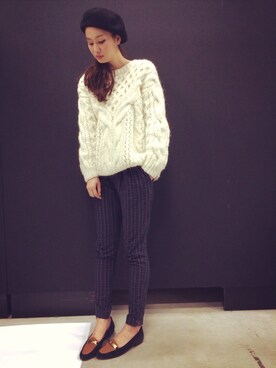 「LE CIEL BLEU（ルシェルブルー）のLE CIEL BLEU ニット（ニット/セーター、ホワイト系）」を使った、秦麻里子さん（レディース・170cm）の冬コーディネート