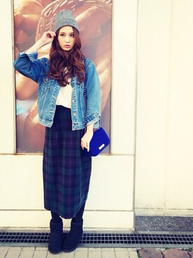 「UGG（アグ）のUGG W Classic Mini（ブーツ、ブラック系）」を使った、秦麻里子さん（レディース・170cm）の春コーディネート