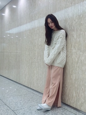 「アイテム（チョーカー）」を使った、秦麻里子さん（レディース・170cm）の春コーディネート