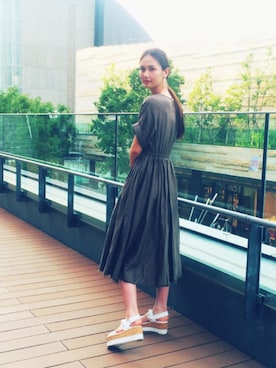 「BLACK CRANE（ブラッククレーン）のアイテム」を使った、秦麻里子さん（レディース・170cm）の夏コーディネート